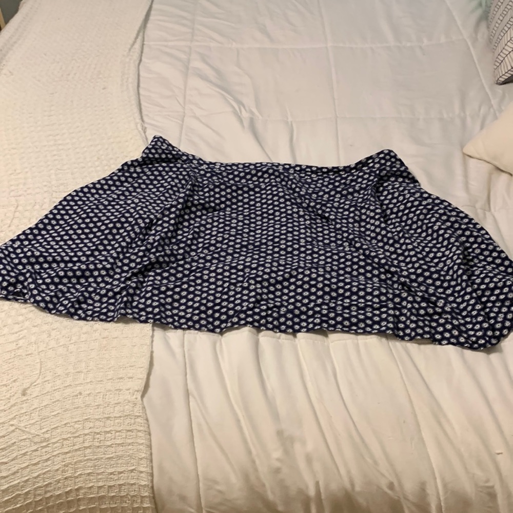 XL Old Navy blue and white skirt with pockets
